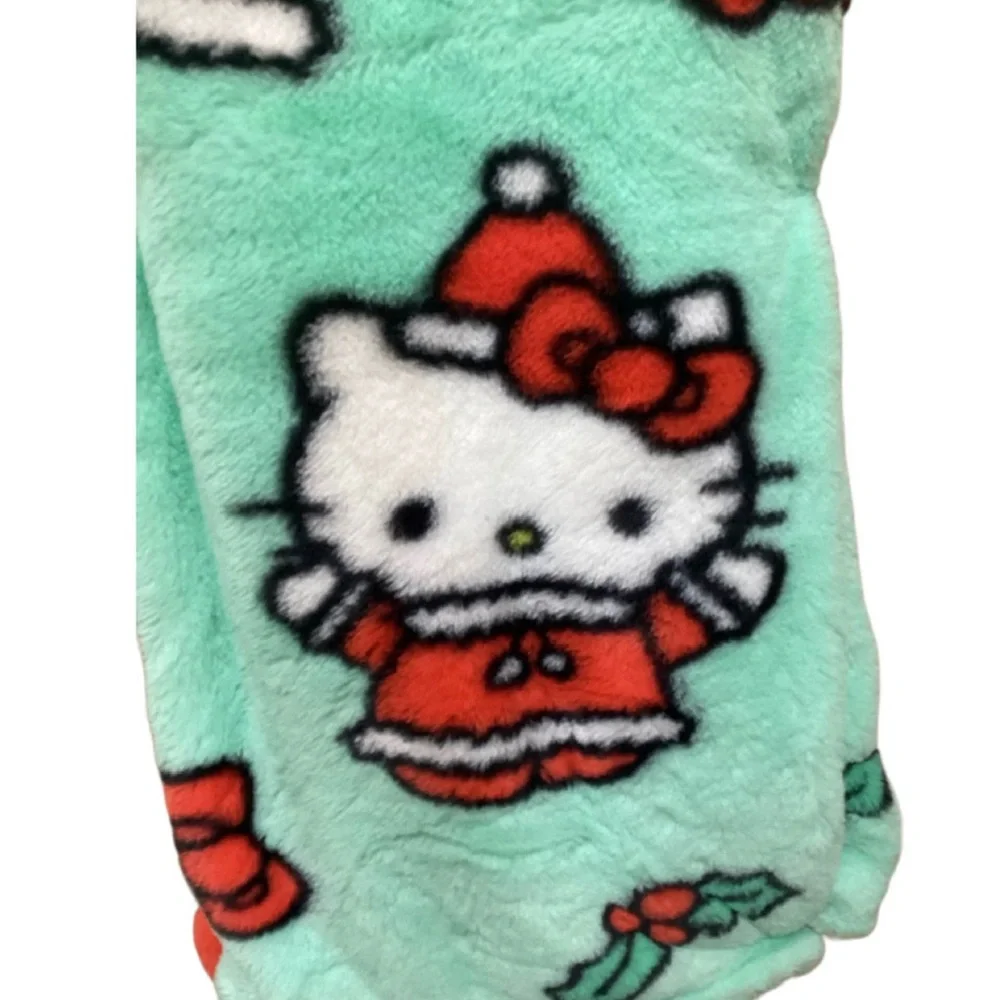 Hello Kitty “Hello Mittens” Ultra Fine Faux Fur Throw (NWT)